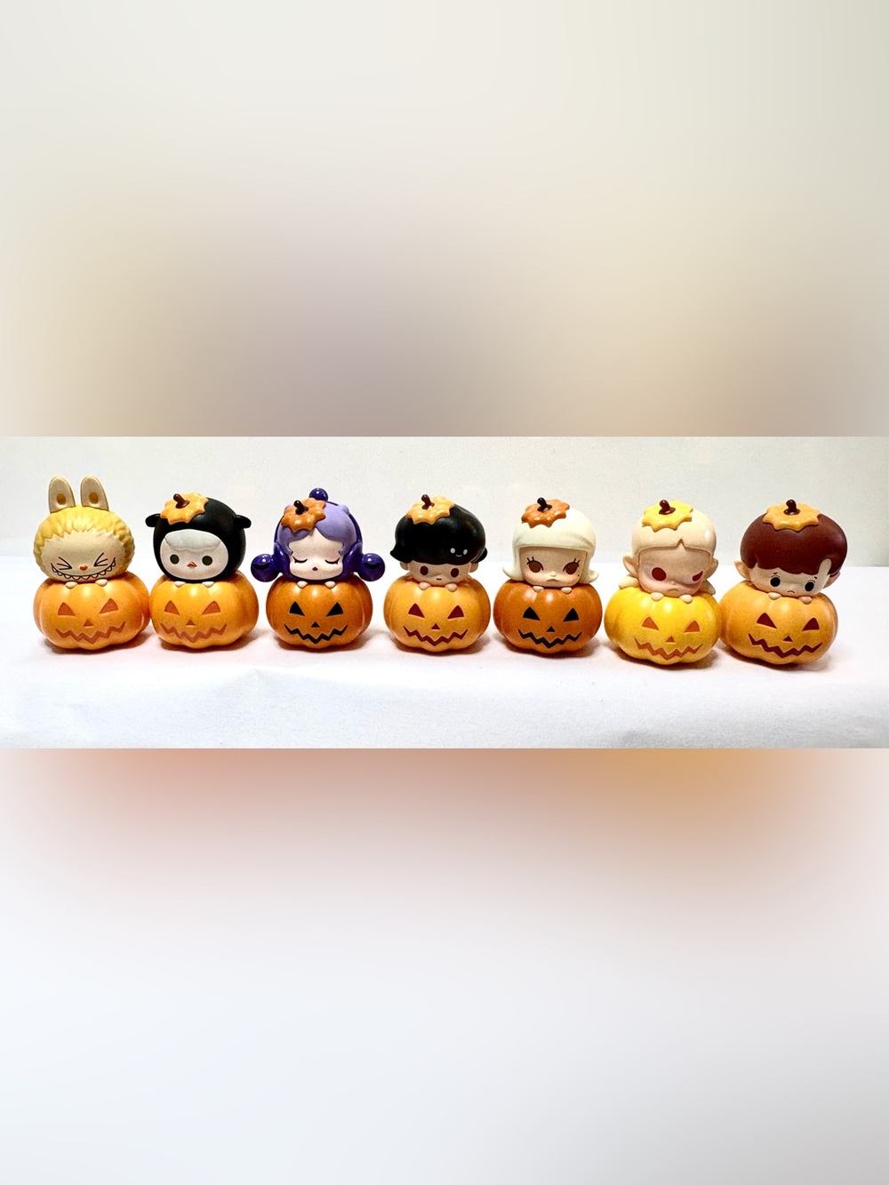 Pop beans from the Halloween series, including the 3 “Chase” beans!